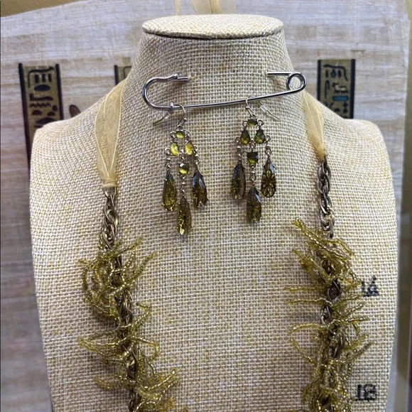 Gold Beaded Jewelry Set - Picture 2 of 6